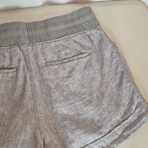 Athleta Women's Cabo Lightweight Linen 4" Inseam Shorts in Stone Gray - Size 10 - Picture 7 of 16